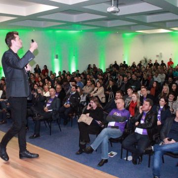 Palestra lotada de Arthur Igreja marca lançamento do FAN 2019