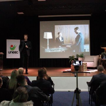 Palestra lotada de Arthur Igreja marca lançamento do FAN 2019