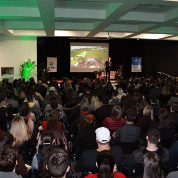 Palestra lotada de Arthur Igreja marca lançamento do FAN 2019