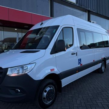Maracajá recebe van adaptada para fortalecer o transporte de pacientes da Saúde