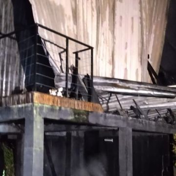 Cabana é destruída por incêndio na comunidade de Serra da Pedra, em Jacinto Machado