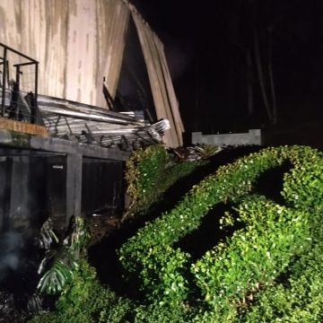 Cabana é destruída por incêndio na comunidade de Serra da Pedra, em Jacinto Machado