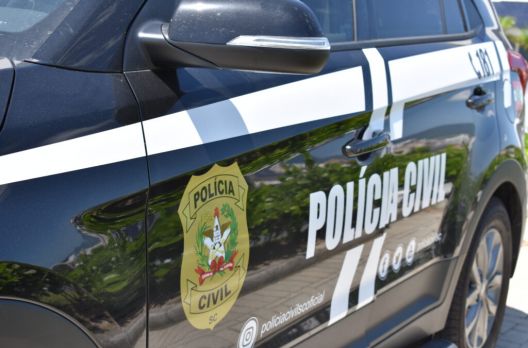 Polícia Civil e Receita Federal realizam fiscalização no Centro de Distribuição dos C...