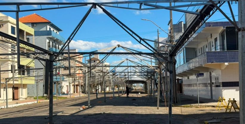 Estrutura da Festa do Peixe começa a ganhar forma em Balneário Arroio do Silva