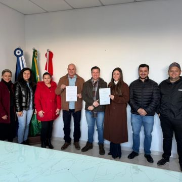 Meleiro anuncia construção de nova praça central