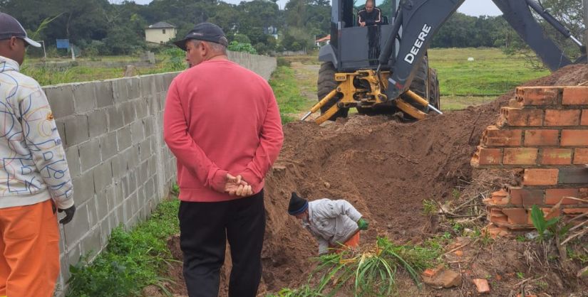 Defesa Civil de Araranguá reforça drenagem pluvial no Morro dos Conventos