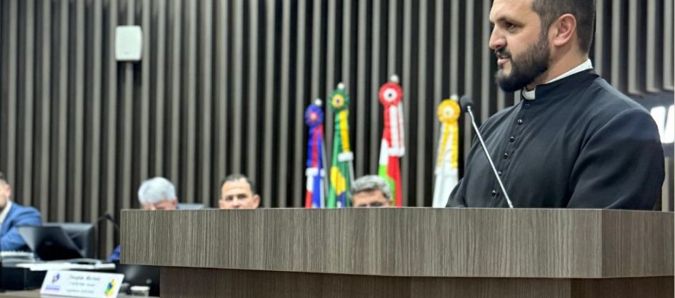 Padre Matheus Réus apresenta programação da 47ª Festa e...