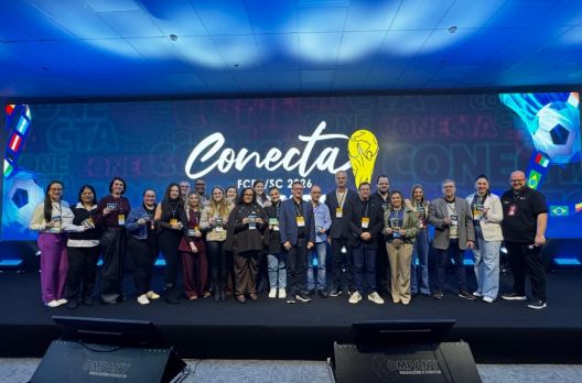 Gestor da CDL Araranguá conquista prêmio do Programa Escala durante o Conecta FCDL, em I...