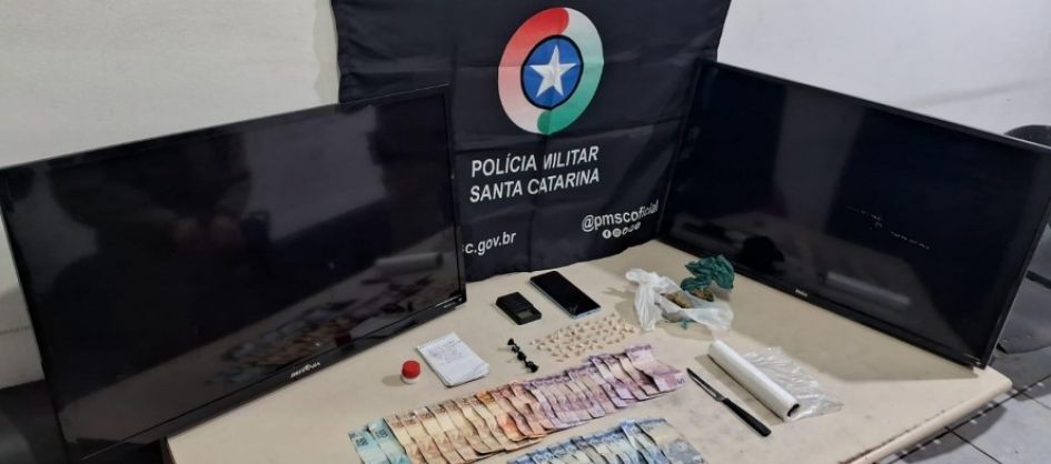 Duas mulheres são presas por tráfico de drogas em Balneá...