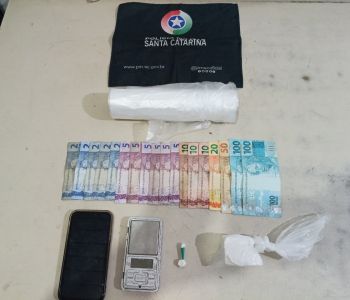 Mulher é presa por tráfico de drogas em Passo de Torres