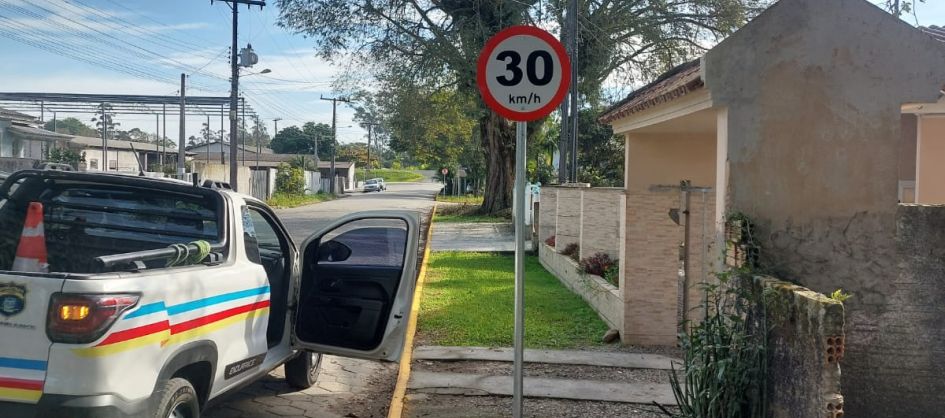 Demutran instala nova sinalização de velocidade na Barran...