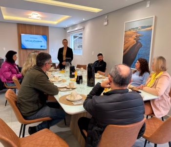 Café com a Presidente fortalece relacionamento com empresários e apresenta soluções da CDL Araranguá