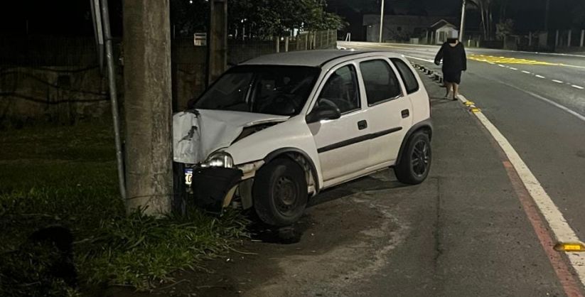 Mulher de 22 anos fica ferida em acidente de trânsito em Araranguá