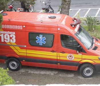 Dois adolescentes ficam feridos em acidente na SC-447, em Balneário Arroio do Silva