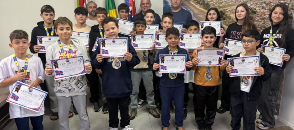 ​Balneário Gaivota celebra conquistas do Taekwondo no Me...