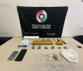 Drogas e balanças de precisão são apreendidas em Passo de Torres