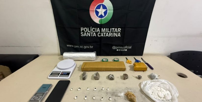 Drogas e balanças de precisão são apreendidas em Passo de Torres