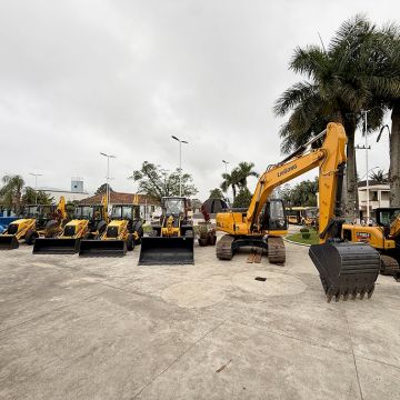 Jacinto Machado renova frota de maquinários