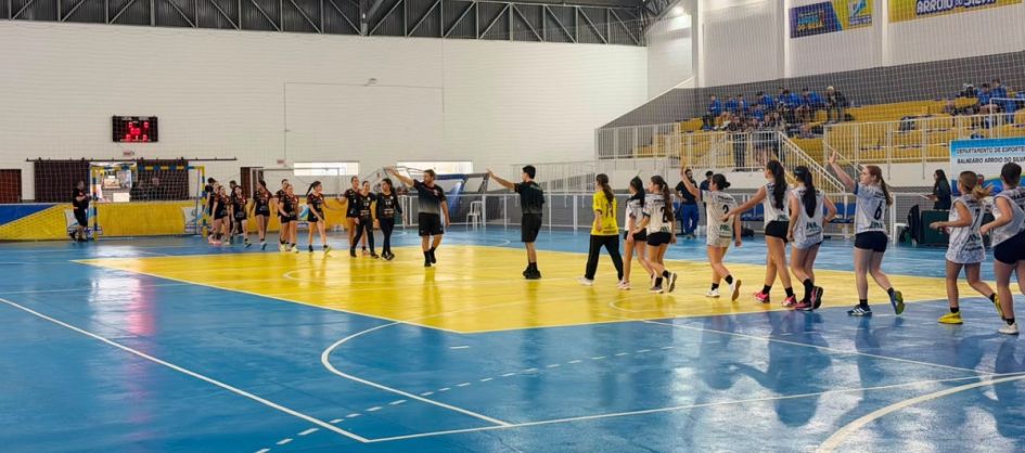 Balneário Arroio do Silva sedia jogos de handebol da Olesc