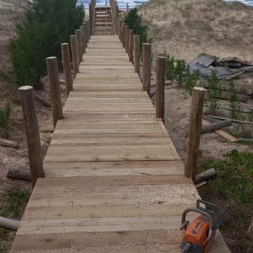 Balneário Gaivota avança com trabalhos de revitalização nas passarelas da Beira-Mar