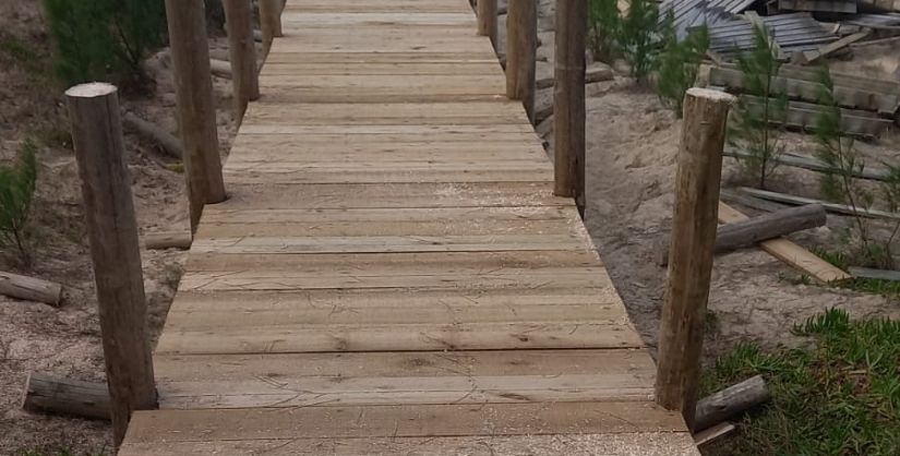 Balneário Gaivota avança com trabalhos de revitalização nas passarelas da Beira-Mar