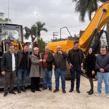 Jacinto Machado reforça estrutura de Obras e Agricultura com novos maquinários
