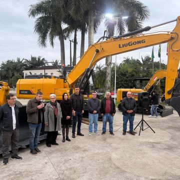 Jacinto Machado reforça estrutura de Obras e Agricultura com novos maquinários