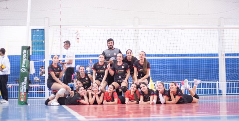 Sombrio se destaca na Regional da Olesc e handebol feminino garante vaga para etapa estadual