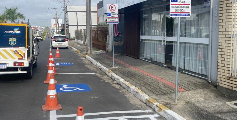 Demutran reforça sinalização e acessibilidade em vagas especiais de Araranguá