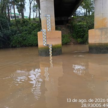 Defesa Civil instala nova régua para monitorar nível do rio na Barranca, em Araranguá