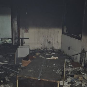 Incêndio atinge galpão abandonado de aproximadamente 560 metros quadrados em Criciúma