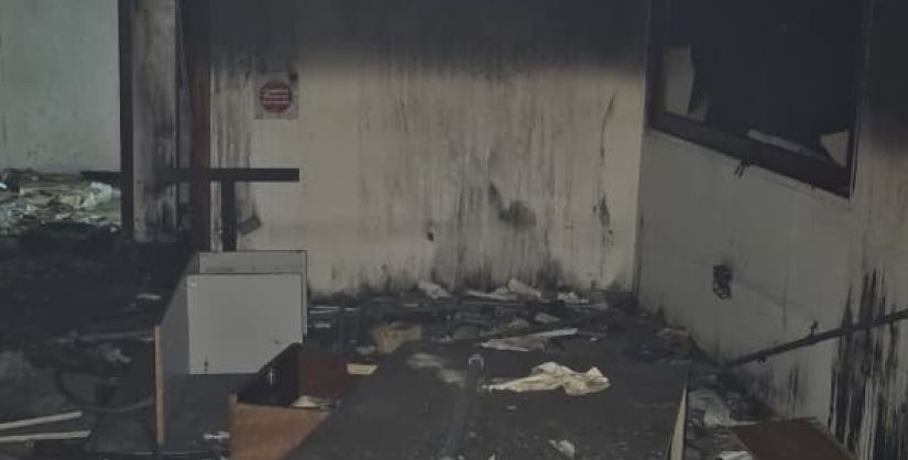 Incêndio atinge galpão abandonado de aproximadamente 560 metros quadrados em Criciúma
