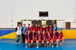 Handebol feminino de Araranguá vence na estreia da LAVM nas categorias Sub-15 e Sub-18
