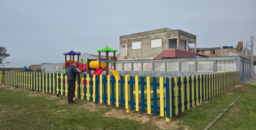 Playground da Avenida Beira Mar recebe cercamento para reforçar a segurança
