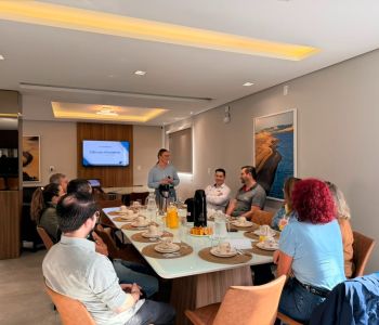 Café com a Presidente reúne empresários e fortalece diálogo com a CDL de Araranguá