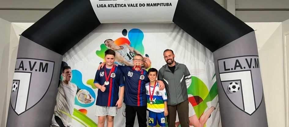 1ª etapa do Festival LAVM/AMESC de Badminton reúne jovens...