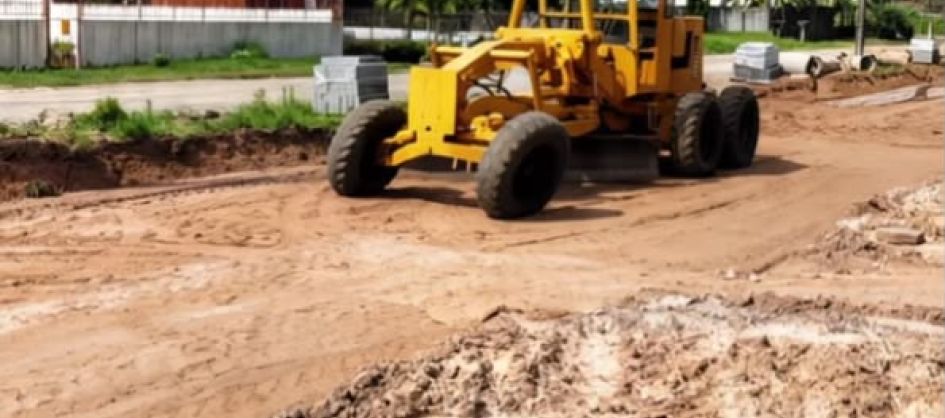 Pavimentação avança na Avenida Bernardino Máximo da Sil...