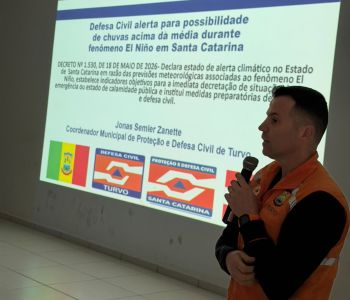 Defesa Civil de Turvo leva orientações sobre prevenção e segurança aos alunos