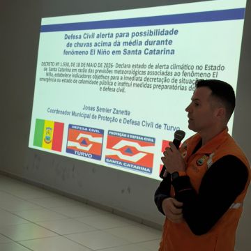 Defesa Civil de Turvo leva orientações sobre prevenção e segurança aos alunos