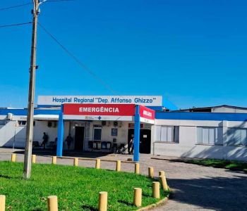 Recém-operada, mulher de 21 anos é agredida após negar dinheiro a andarilho e vai parar na UTI em Araranguá