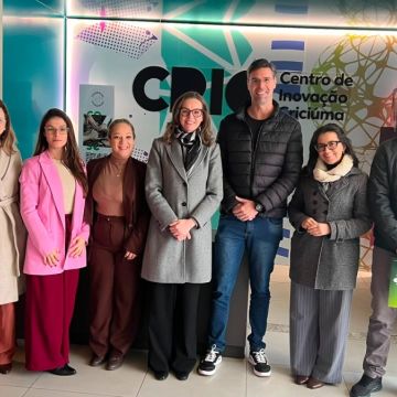 Lideranças de Araranguá conhecem ecossistema de inovação da Unesc no CRIO