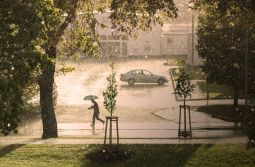 Fim de semana pode ter chuva extrema no Sul de SC; simulações apontam até 300 milímetr...