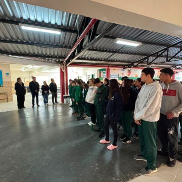 Turvo realiza atividades cívicas com participação de estudantes nas escolas