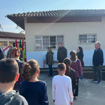 Turvo realiza atividades cívicas com participação de estudantes nas escolas