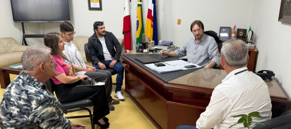 Adear apresenta demandas e avança em projeto para nova sed...