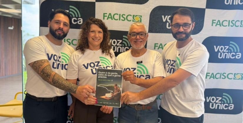 Presidente da ACIVA entrega demandas do Extremo Sul a candidatos durante o Voz Única 2026