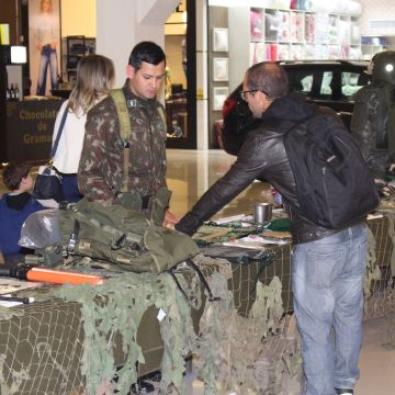 28º GAC celebra o Dia do Soldado com exposição no Center Shopping Araranguá