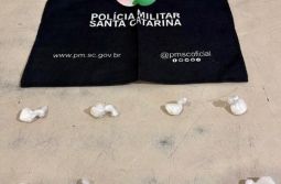 Homem é preso por tráfico de drogas após tentar fugir da Polícia Militar em Balneário...