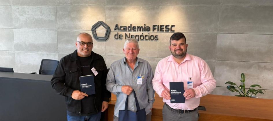 Autoridades do município participam de agenda na FIESC, em...
