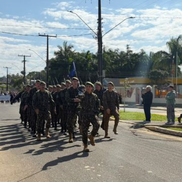 Sete de Setembro reúne mais de 1500  pessoas em desfile em Meleiro